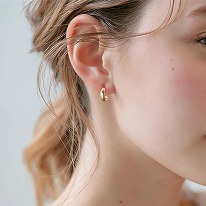 【SALE価格】K18 <br />
ニュアンスカーブフックピアス No.204